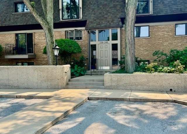 Property at 246 Kenston Ct #246, Geneva, IL 60134, 2 beds, 2 baths
