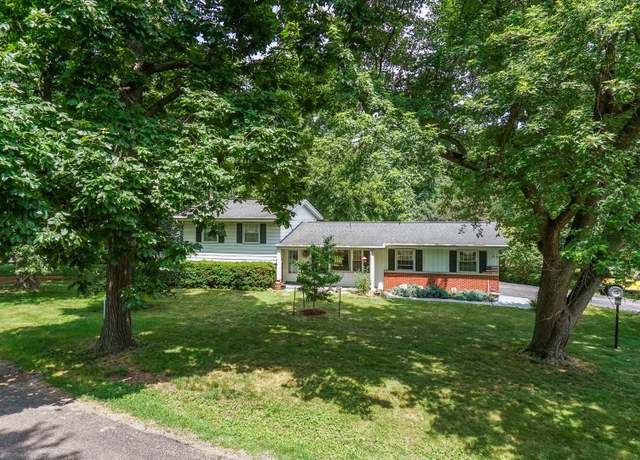 Property at 8524 Carriage Hills Rd, Bloomington, IL 61705, 3 beds, 2 baths