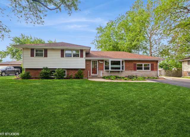 Property at 25W251 Highview Dr, Naperville, IL 60563, 4 beds, 2 baths