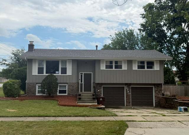 Property at 16740 Forest Ave, Oak Forest, IL 60452, 3 beds, 2 baths
