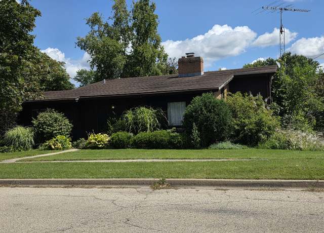Property at 1546 Wheeler St, Woodstock, IL 60098, 3 beds, 2 baths
