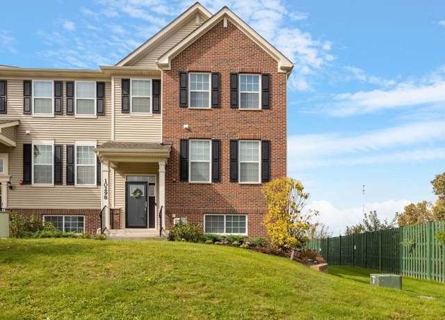 Property at 10298 Kerry Ridge Ct, Chicago Ridge, IL 60415, 3 beds, 2.5 baths