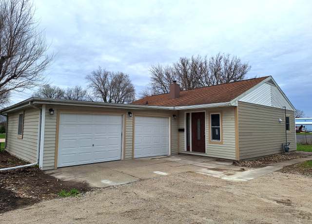 Property at 1219 E 12th St, Streator, IL 61364, 3 beds, 1 bath