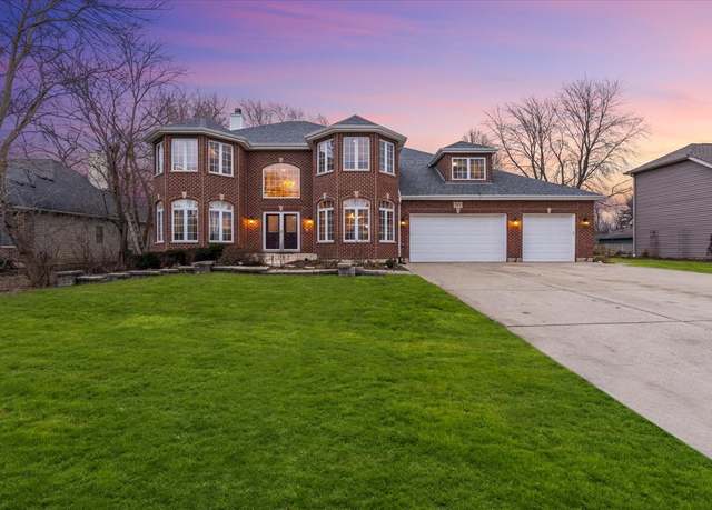 Property at 325 Williams St, Roselle, IL 60172, 5 beds, 5 baths