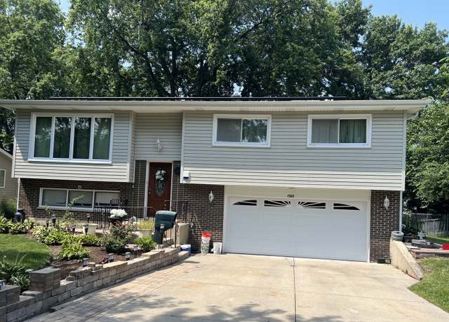 Property at 1560 Pamela Dr, Elgin, IL 60123, 3 beds, 2 baths
