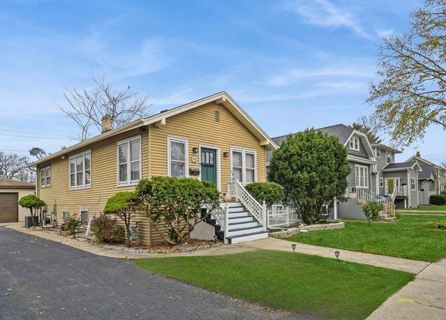 Property at 192 E Burlington St, Riverside, IL 60546, 3 beds, 2 baths
