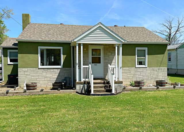 Property at 925 N Otter Creek Rd, Streator, IL 61364, 2 beds, 2 baths