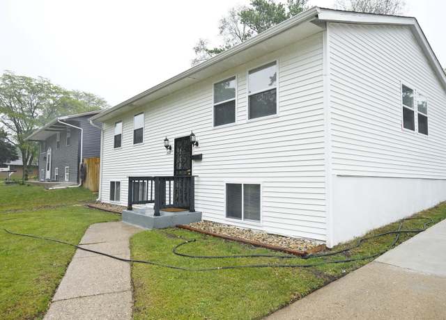Property at 2608 Arthur Ave, Rockford, IL 61101, 4 beds, 1.5 baths