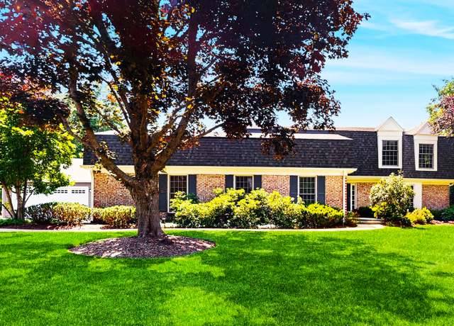 Property at 81 Shawford Way, Lake Forest, IL 60045, 5 beds, 3.5 baths