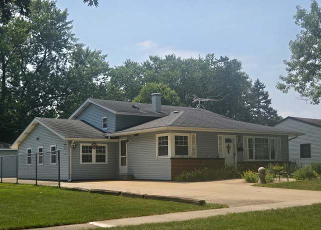 Property at 2201 Kingfisher Ln, Rolling Meadows, IL 60008, 4 beds, 1.5 baths