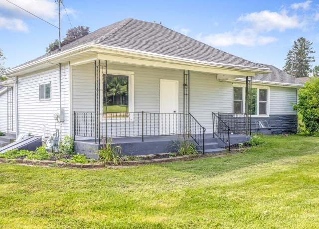 Property at 140 E Walnut St, Cedarville, IL 61013, 3 beds, 2 baths