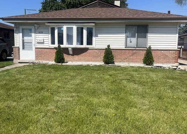 Property at 1376 Greenbay Ave, Calumet City, IL 60409, 3 beds, 1.5 baths