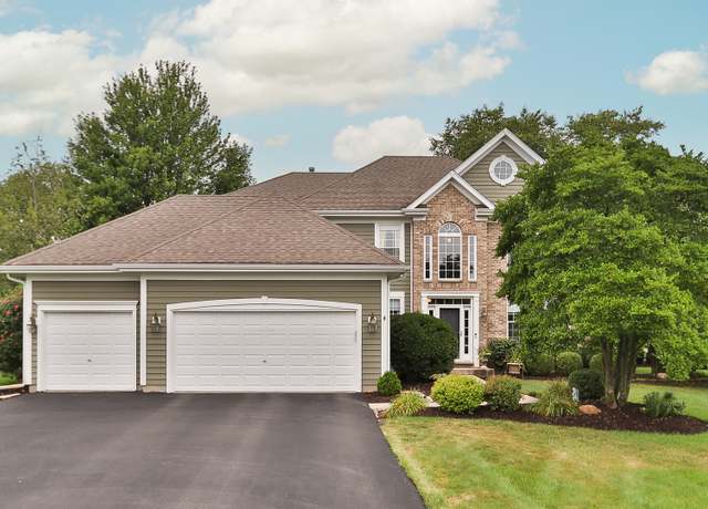 Property at 22 Dorchester Ct, Hawthorn Woods, IL 60047, 4 beds, 3.5 baths