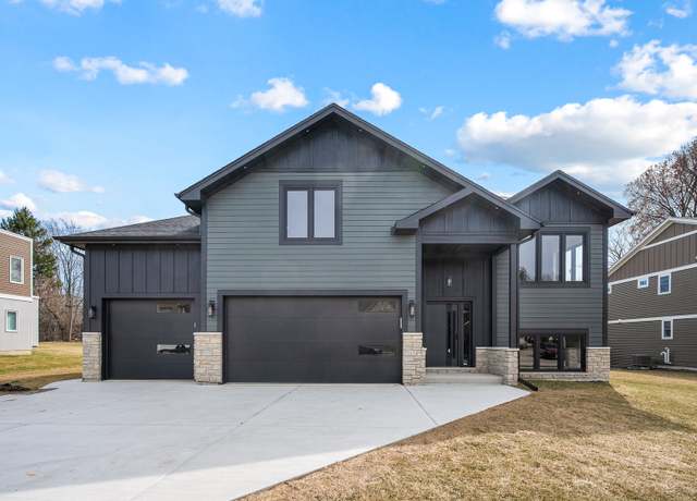 Property at 150 Timber Ct, Wood Dale, IL 60191, 5 beds, 3 baths