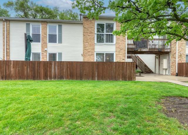 Property at 1970 Kenilworth Cir Unit C, Hoffman Estates, IL 60169, 2 beds, 1.5 baths