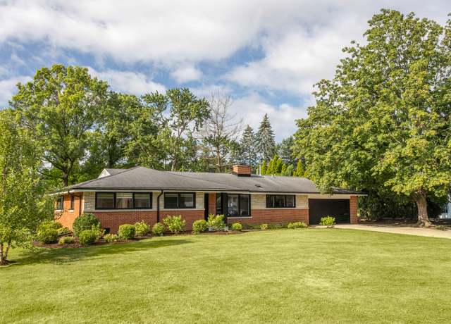 Property at 201 Viola Ln, Prospect Heights, IL 60070, 4 beds, 2 baths