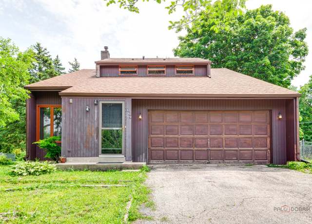 Property at 389 Pine Grove Ave, Gurnee, IL 60031, 3 beds, 2.5 baths