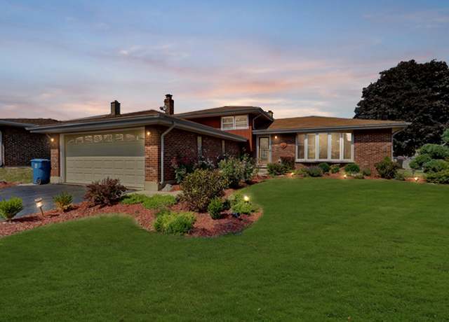 Property at 510 W Millns Ct, Addison, IL 60101, 3 beds, 2 baths