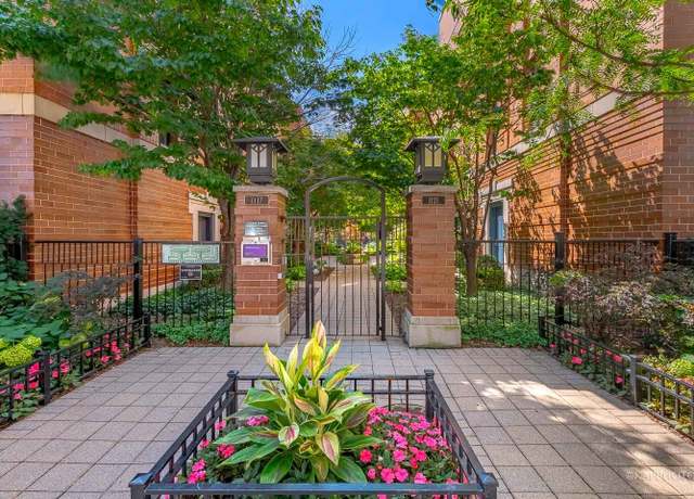 Property at 1117 W Monroe St #8, Chicago, IL 60607, 4 beds, 2.5 baths