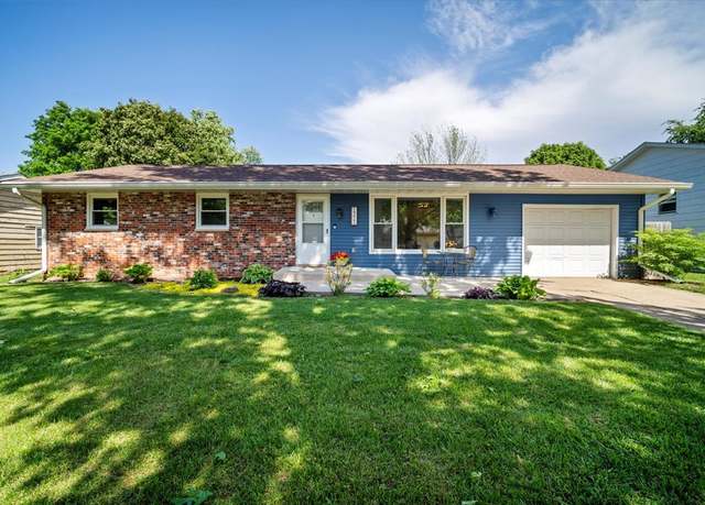 Property at 1211 Gettysburg Dr, Bloomington, IL 61704, 4 beds, 1.5 baths