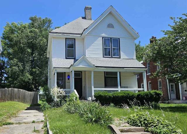 Property at 1120 N 8th St, Quincy, IL 62301, 4 beds, 1.5 baths