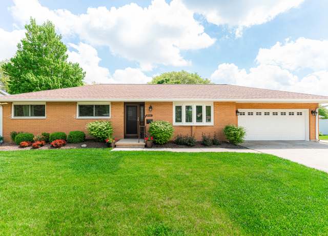 Property at 854 Meadow Ln, Sycamore, IL 60178, 4 beds, 3 baths