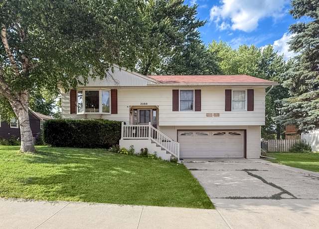 Property at 3288 Knox Dr, Freeport, IL 61032, 3 beds, 2 baths