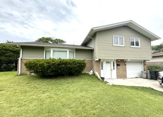 Property at 5700 La Palm Dr, Oak Forest, IL 60452, 3 beds, 1.5 baths
