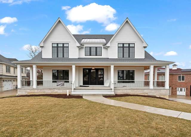 Property at 425 40th St, Downers Grove, IL 60515, 4 beds, 3.5 baths