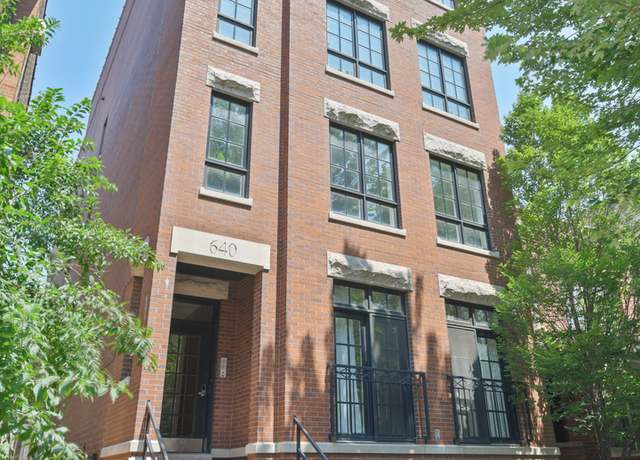 Property at 640 W Aldine Ave #4, Chicago, IL 60657, 3 beds, 2 baths