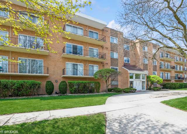 Property at 9620 S Komensky Ave #205, Oak Lawn, IL 60453, 2 beds, 2 baths