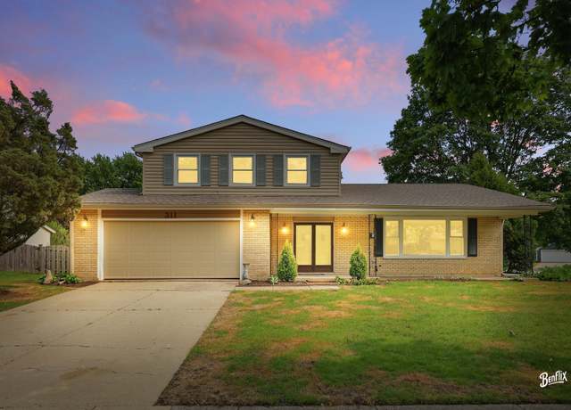 Property at 311 Greentree Pkwy, Libertyville, IL 60048, 3 beds, 2.5 baths