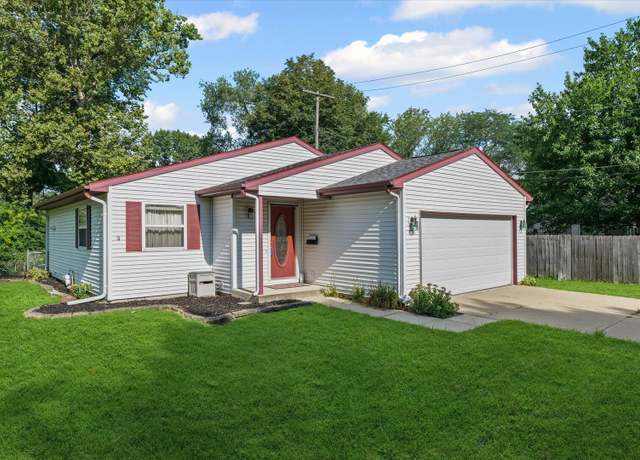 Property at 305 Royal Ct, Champaign, IL 61821, 3 beds, 2 baths