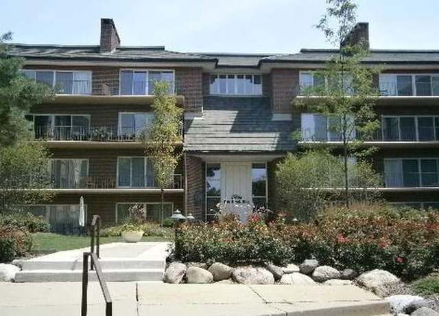 Property at 5 Oak Brook Club Dr Unit N101, Oak Brook, IL 60523, 2 beds, 2.5 baths