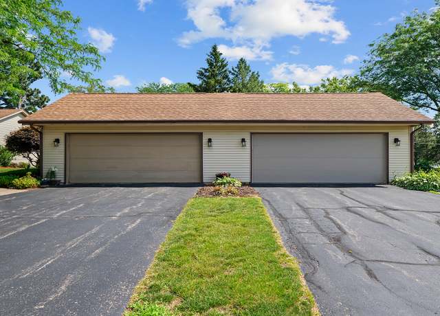 Property at 5715 Elaine Dr, Rockford, IL 61108, 2 beds, 2 baths