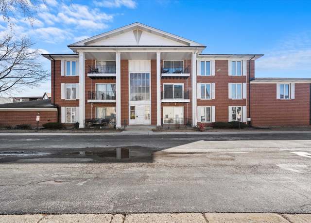 Property at 5721 Circle Dr #304, Oak Lawn, IL 60453, 2 beds, 2 baths
