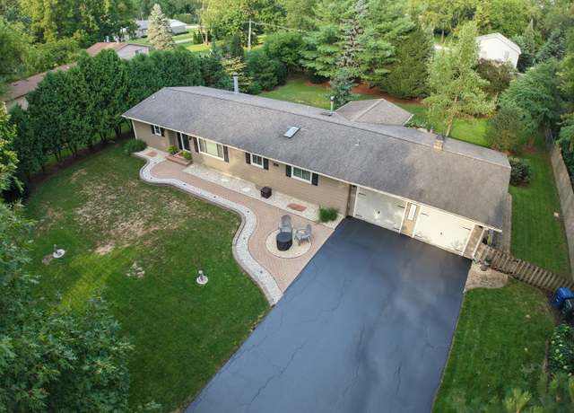 Property at 10308 Kenilworth Ave, Algonquin, IL 60102, 3 beds, 3 baths