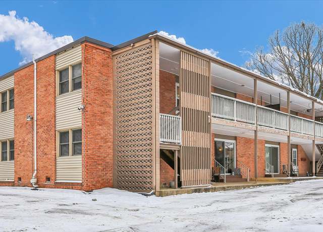 Property at 717 S Broadway Ave #2, Urbana, IL 61801, 2 beds, 1.5 baths