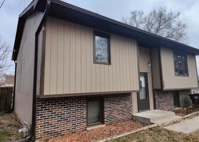 Property at 932 Colonial Dr, Machesney Park, IL 61115, 5 beds, 2 baths