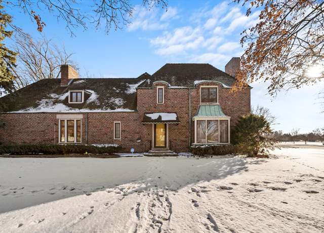 Property at 11731 S Bell Ave, Chicago, IL 60643, 5 beds, 3.5 baths