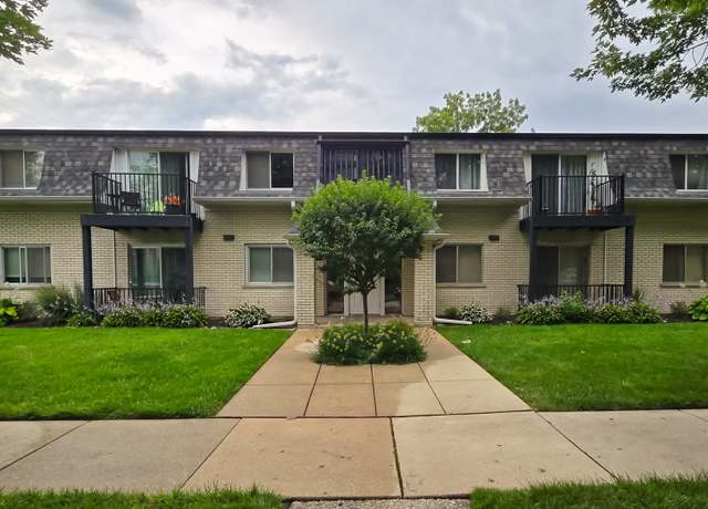 Property at 9601 S Karlov Ave #104, Oak Lawn, IL 60453, 2 beds, 1.5 baths