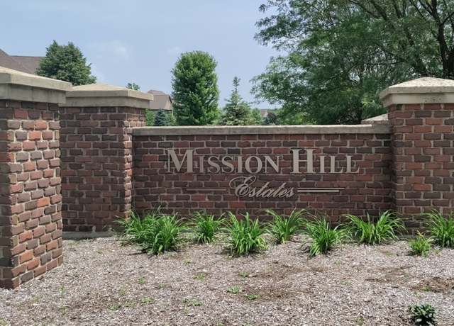 Property at 8 Mission Hills Dr, St. Charles, IL 60175