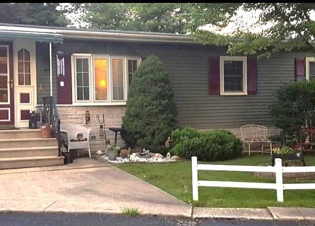 Property at 6801 S Lagrange Rd, Hodgkins, IL 60525, 2 beds, 1 bath