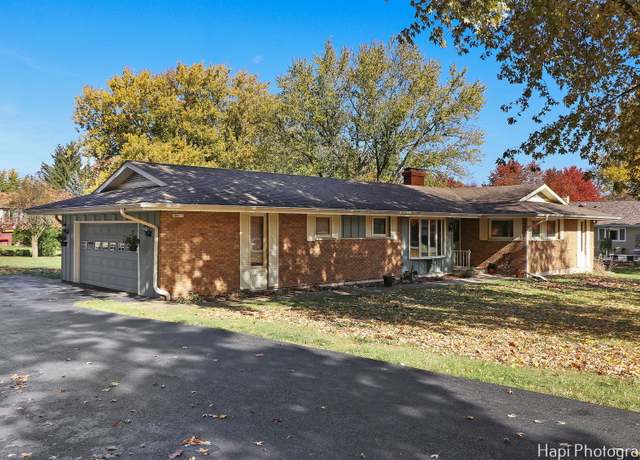 Property at 38W116 Richard Dr, Elgin, IL 60124, 3 beds, 2.5 baths