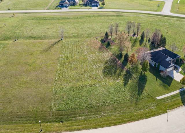 Property at 985 Fox Trail Ln, Somonauk, IL 60552