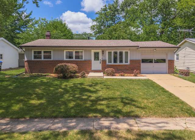 Property at 1216 Townley Dr, Bloomington, IL 61704, 3 beds, 1.5 baths