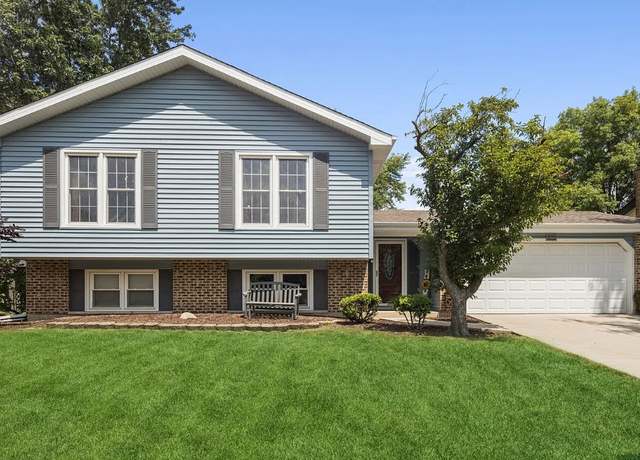 Property at 23W468 Moraine Ct, Naperville, IL 60540, 4 beds, 2.5 baths