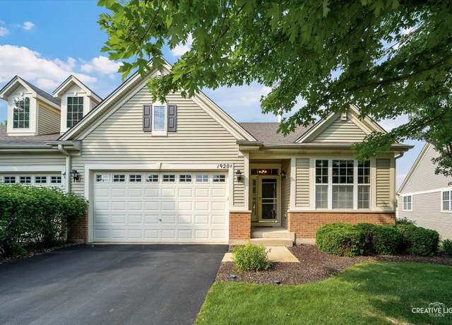 Property at 1920 Glenwood Cir Unit B, Sugar Grove, IL 60554, 2 beds, 2 baths