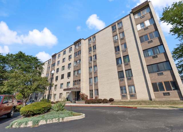 Property at 9720 S Pulaski Rd #502, Oak Lawn, IL 60453, 2 beds, 1.5 baths