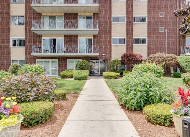 Property at 2900 Maple Ave Unit 13C, Downers Grove, IL 60515, 2 beds, 1.5 baths